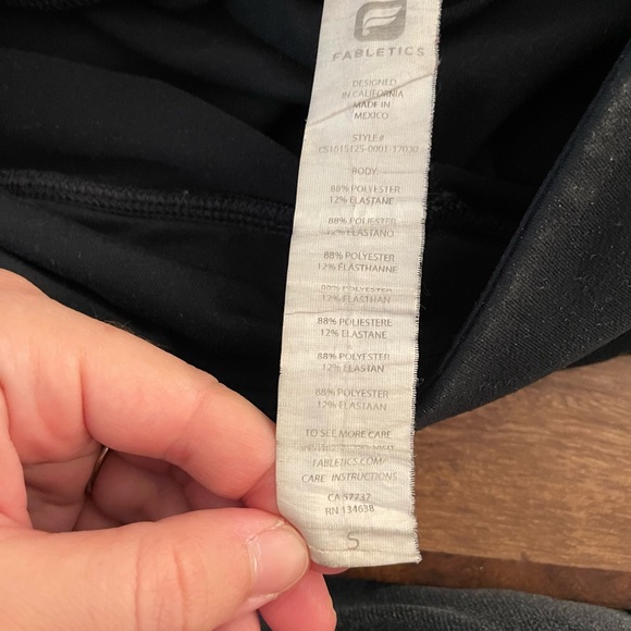 Fabletics Black Capri Leggings Small - Picture 4 of 4
